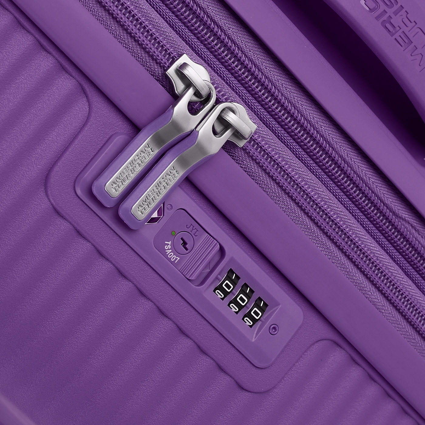 Чемодан средний M из полипропилена с кодовым замком American Tourister Soundbox