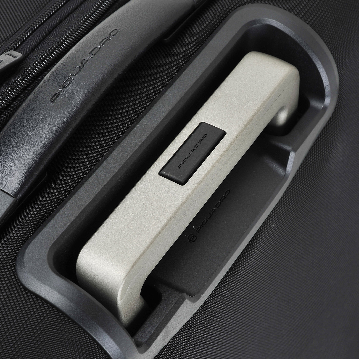 Чемодан маленький S с кодовым замком Piquadro Move2