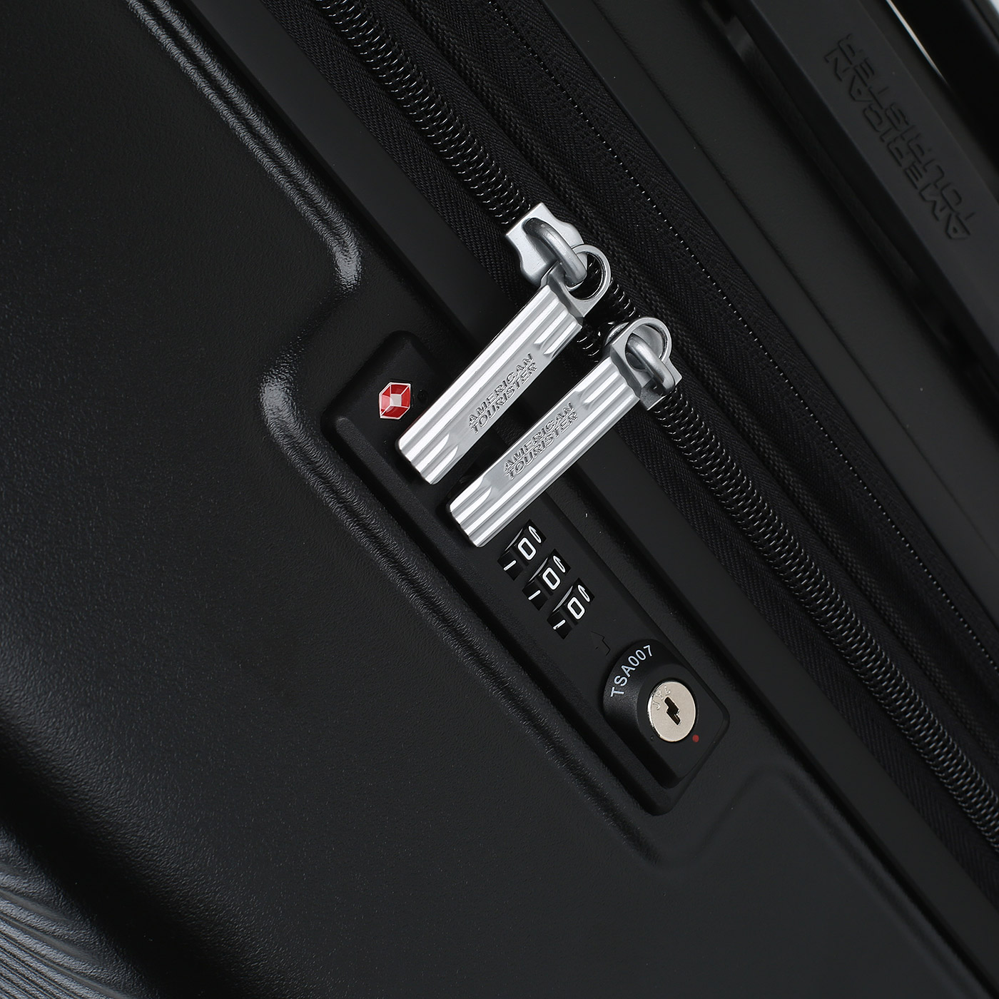 Чемодан большой L из поликарбоната с кодовым замком American Tourister Flylife