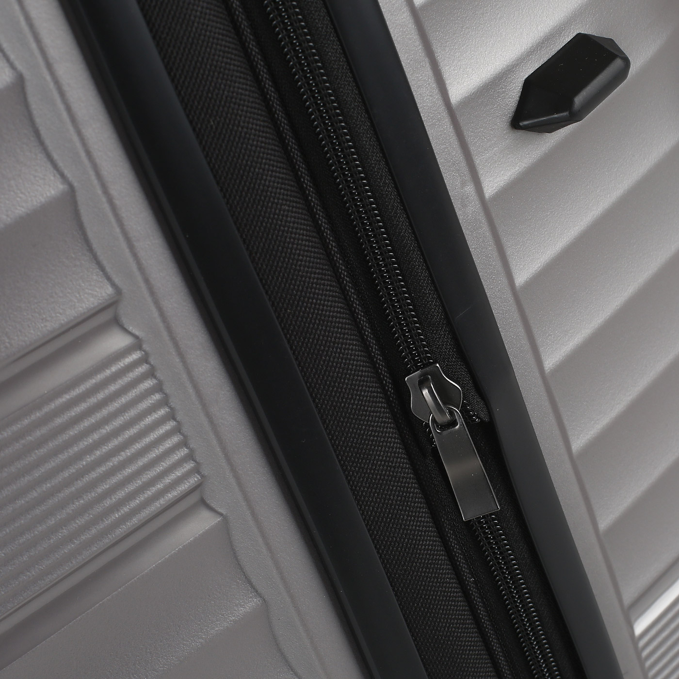 Чемодан большой L из полипропилена с кодовым замком Eberhart Elemental