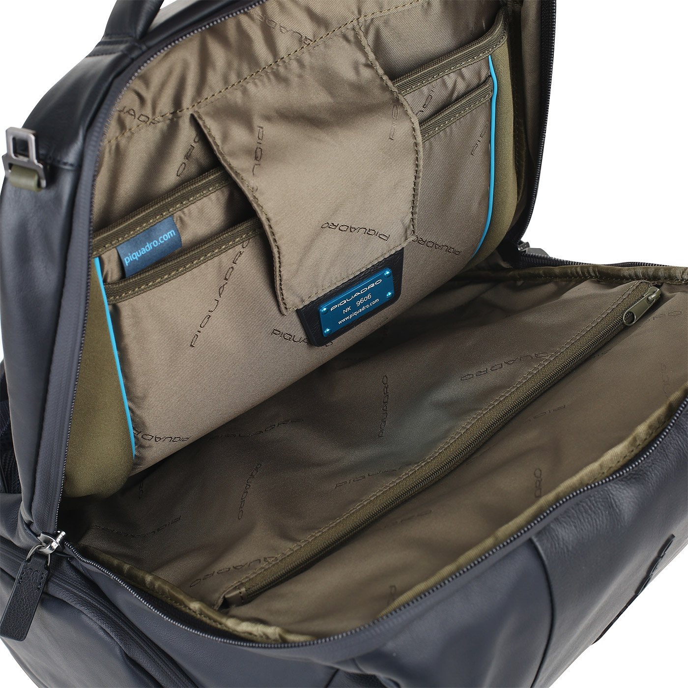Кожаный рюкзак с фирменным брелком Piquadro 