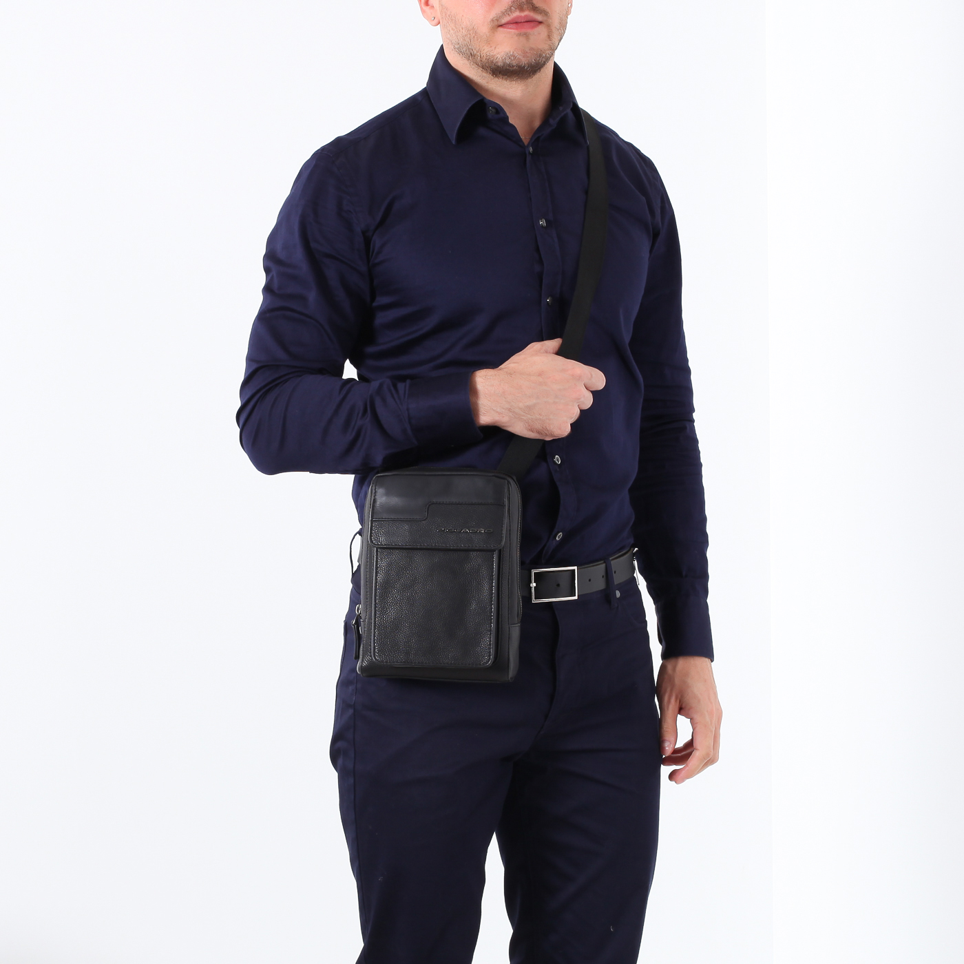 Кожаная сумка через плечо Piquadro Vostok