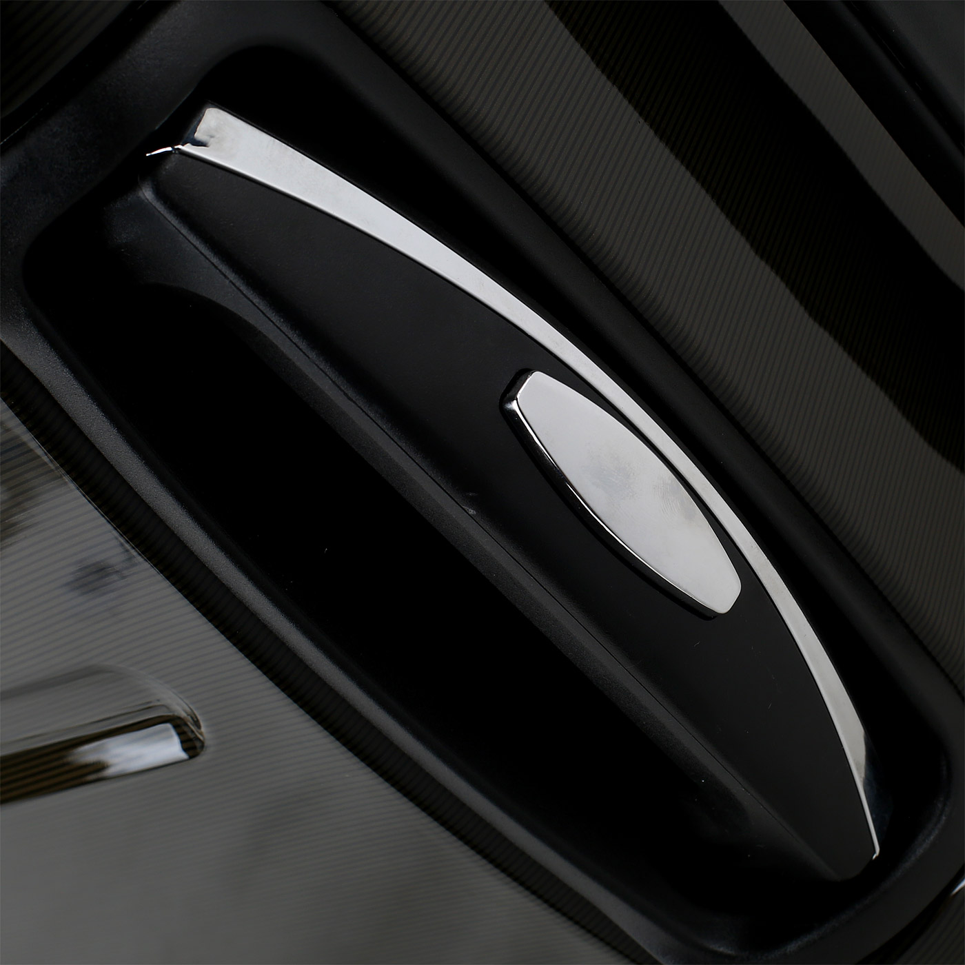 Чемодан средний M с кодовым замком Sun Voyage Elit