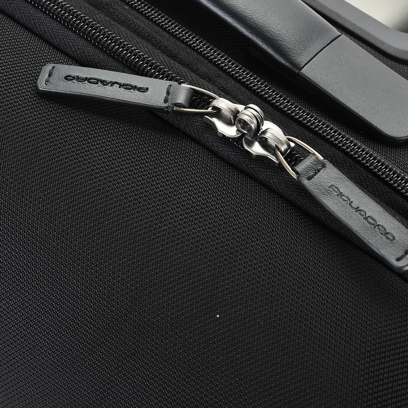 Чемодан маленький S с кодовым замком Piquadro Move2