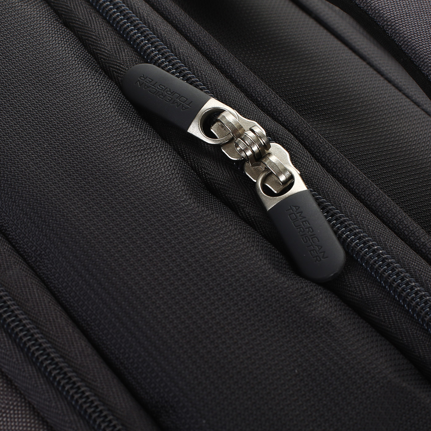 Дорожная сумка на колесах American Tourister Road Quest